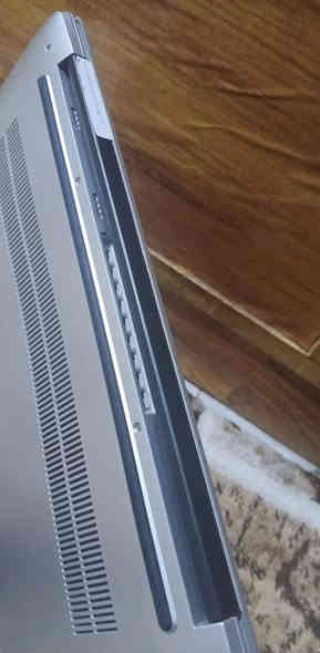 لابتوب للبيع قيمو سعره بليرضي الله ماعرف شنو اسمه ولا اعرف سعره لكيناه ويه غراض امزون ذاكرته واحد تيرا  جديد بلكارتون  فتحته عربته وضفتله لزكات عربيه جديد نضافه 100/100 مكاني البصره الزبير ***********
