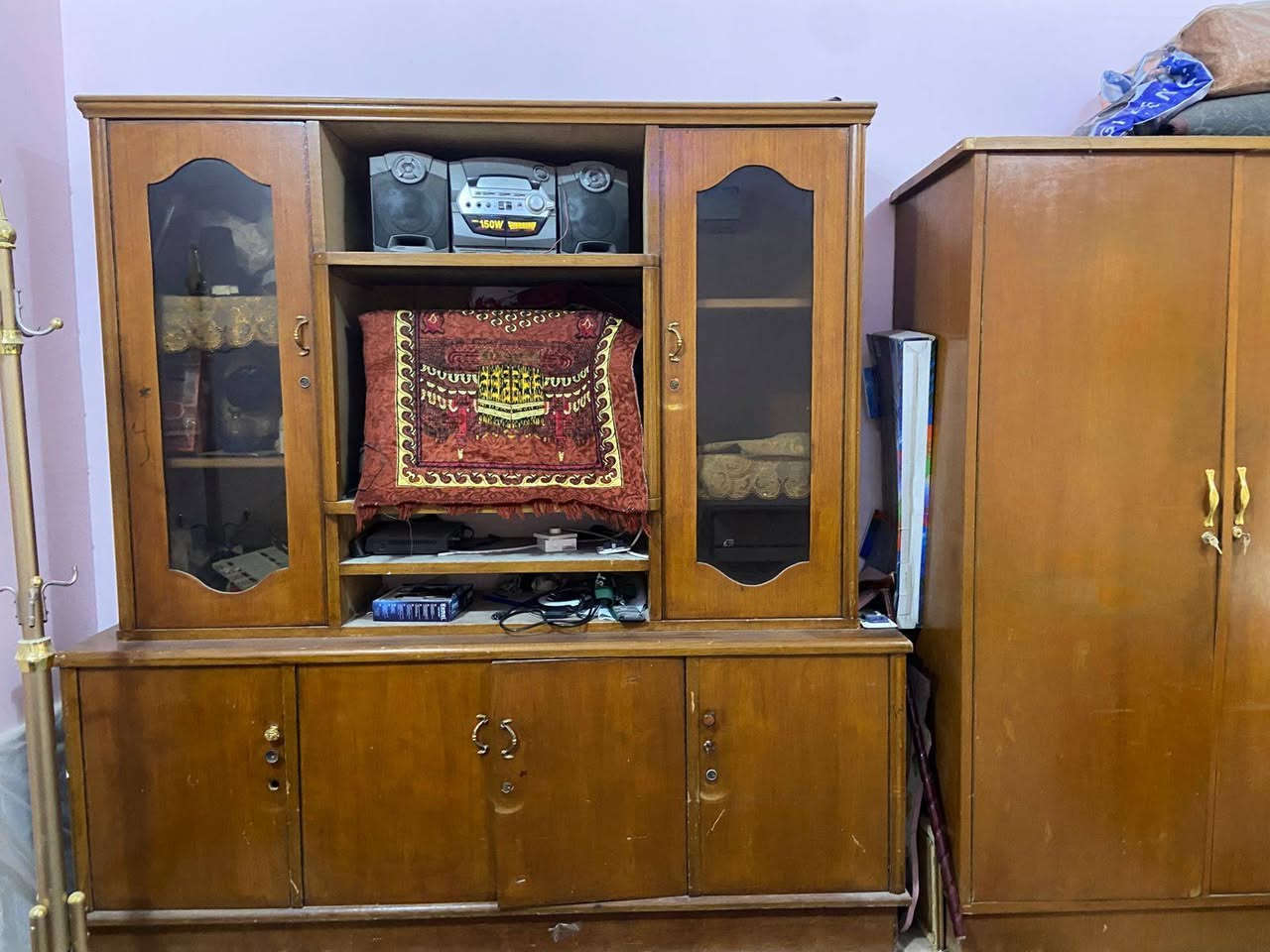 السلام عليكم عندي كنتور ٥ أبواب بسعر ٤٠٠ الف دينار و عندي معرض بسعر ١٥٠ الف دينار 
عنواي بصرة حي الأصدقاء 
رقمي : ***********
