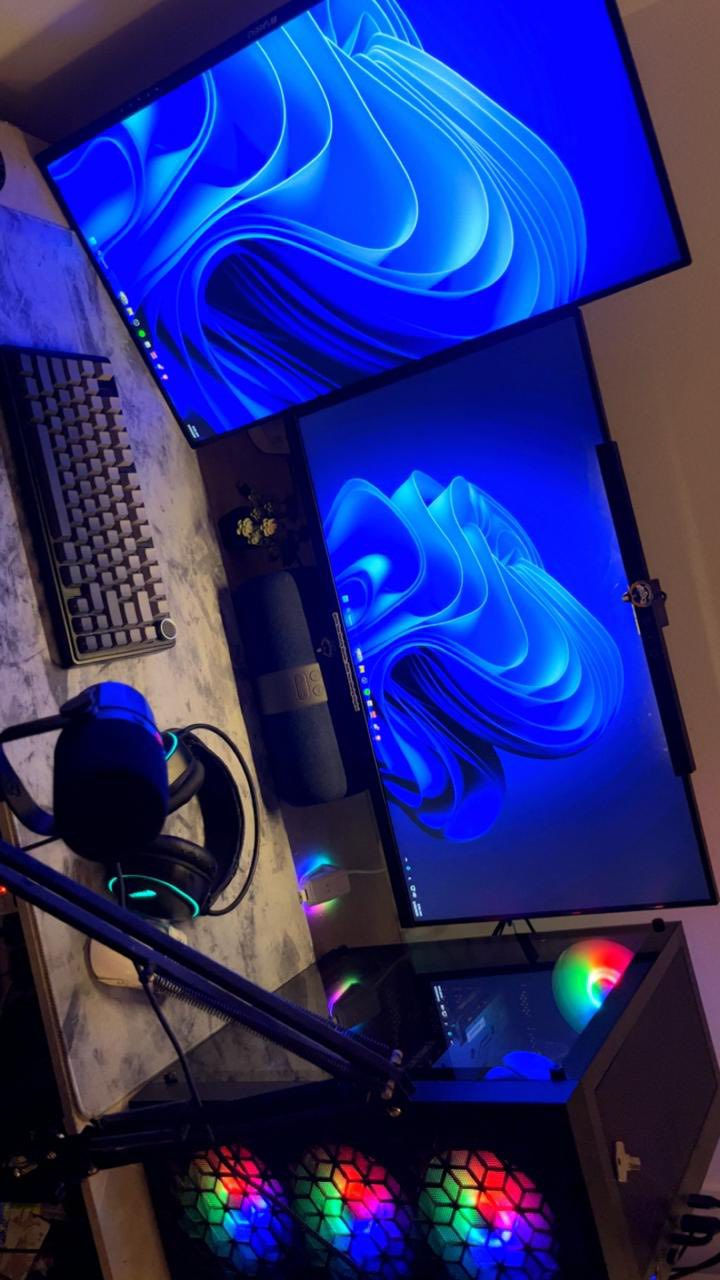 السلام عليكم ورحمة الله وبركاته
Pc gaming + شاشات 

حاسبة للبيع مع جميع ملحقاتها مواصفات الحاسبه 

معالج 5 5500
كارت الشاشة 3060 12b
رام 2x8 16gb 3200 lexar
المذر بورد b450 msi
المساحة 1tb ssd lexar

شاشة سامسونج اطار رفيع 75 hz
الشاشة الثانوية من شركة sansui 100 hz
الماوس من شركة اتارك شارك x11 لون ابيض
الكيبورد k75pro
مايك من شركة fduce برودكاست
ستاند لحامل الشاشات
ماوس باد ضد الماء

التجميعة كلفتني مليون و 615 جديدة استخدمه اقل الشهر

السعر : مليون و 240 بيها مجال بسيط


**إذا كنت صاحب هذا الإعلان وتريد حذفه لأي سبب، رجاءا أرسل رسالة إلى الدعم الفني**