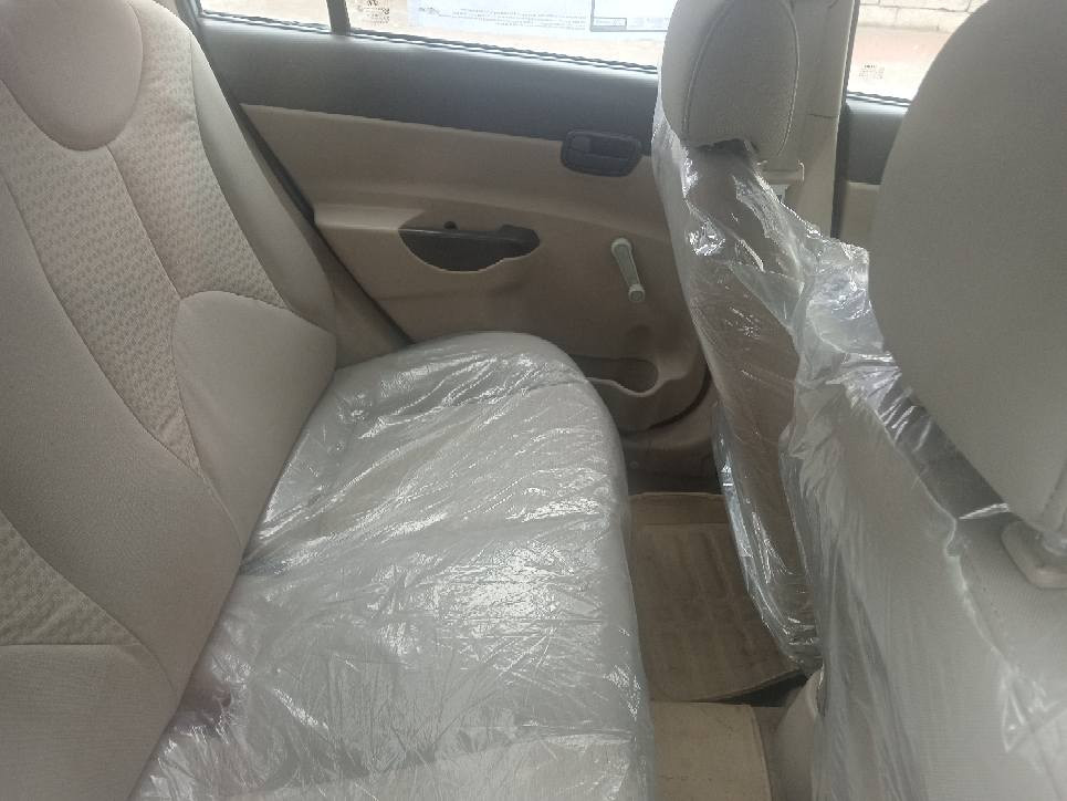 سلام عليكم من رخصة إدمان محترم عندي هونداي اكسنت ٢٠٠٧ سنوي  جديد ورقم مميز ٤ تأيرات جديد ويل كروم تبريد ثلج وتدفة بيها داخله جديد  صحرراوي شاشه وكامرا كيرا عادي دفتر بانزين بيها محرك ١٦ جبير
*********** لاستفسار اتصل
لبيع او مراوس
مكاني كركوك حي عدن كركوك, العراق
