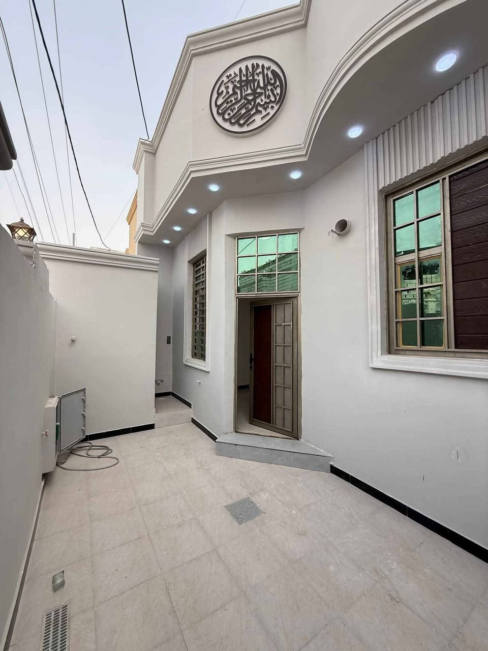 🔹 بيتين للبيع تريد واحد أو تريد اثنين 
📐 المساحة: 125 متر مربع لكل بيت
📄 الملكية: طابو زراعي عراقي
✨ تفاصيل كل بيت:
▪️ غرفتان نوم
▪️ صالة
▪️ مطبخ
▪️ ديوانية
▪️ صحيات
▪️ كراج
🌊 خلف البيت نهر جاري يضفي أجواء هادئة وجميلة
📍 الموقع: البصرة / أبي الخصيب / الصنكر
🚗 قريب جداً على الشارع العام الداخلي (السايدين)
💰 السعر: 75 لكل بيت (قابل للتفاوض)
📞 للاستفسار والاتصال: *********** ابو الخصيب, البصرة
