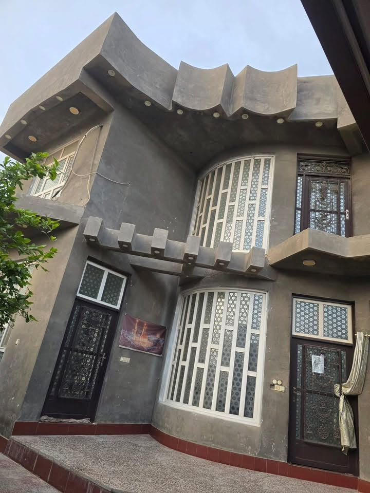 🏡 بيت للبيع في الدبلة – طريق الحلة ديوانية

📍 الموقع: الفرع المقابل للاستدارة الثانية بالجهة الرايحه القاسم
📐 المساحة: 285 متر
📑 السند: طابو 25

✨ المواصفات:
🔹 طابقين
🔹 4 غرف (غرفة بالطابق الأول و3 غرف بالطابق الثاني)
🔹 بناء حديث
🔹 تشطيب وبناء درجة أولى
🔹 البيت كامل مكمل وجاهز للسكن
🔹 جميع التفاصيل موضحة بالصور

📍 عنوان المكتب:
بابل السياحي – الحصين – الفرع المقابل للحسينية – مقابل عمار الحلاق

📞 للاستفسار أو مراجعة المكتب:
***********
***********
