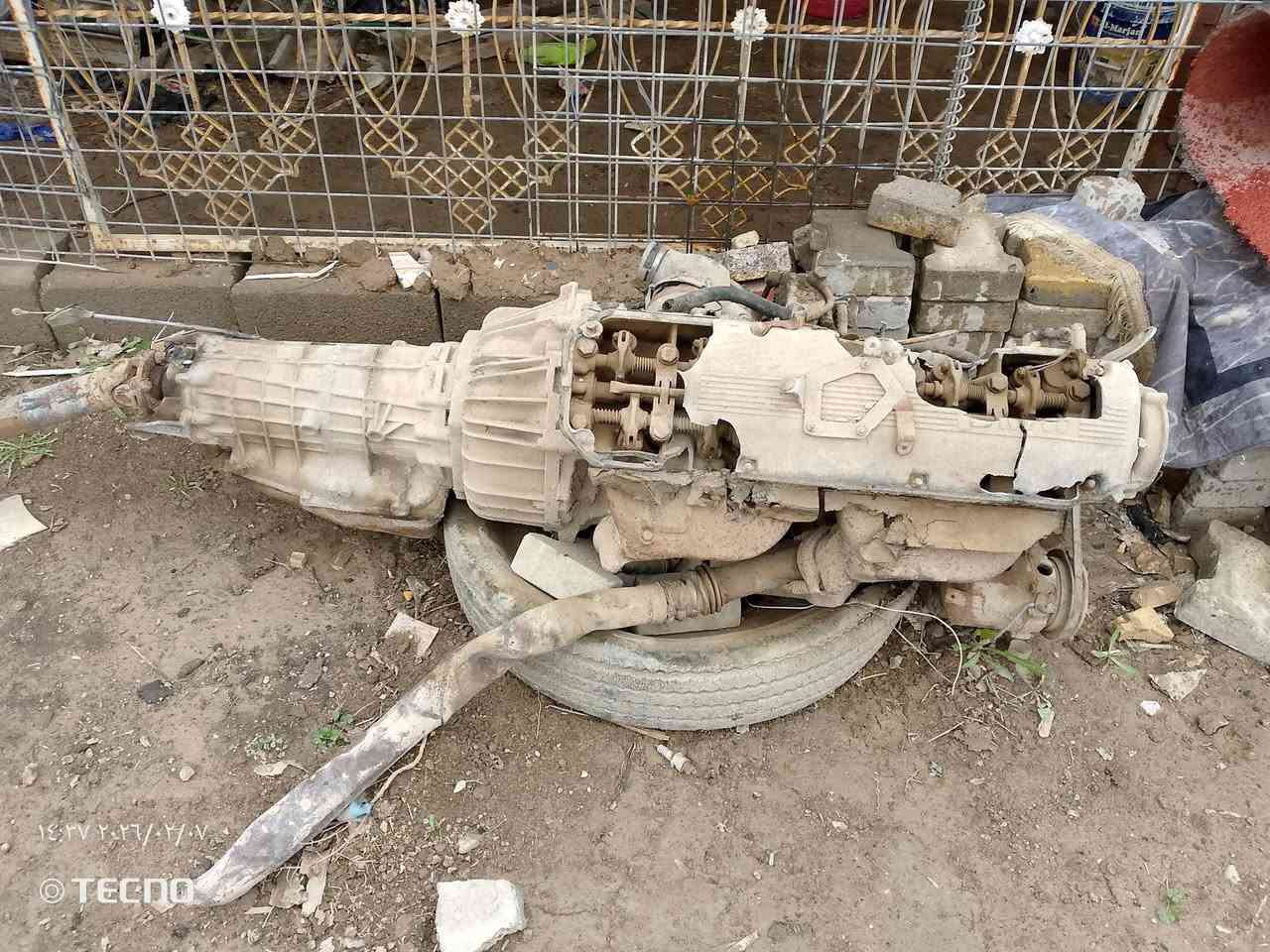 سلام عليكم البيع مكينة وكير الكير شغال مابي شي بس المكينة مثل ماواضح بصورة بيهة كسور  فقط مكان بغداد سياحي رقم *********** سعر 500وبيهة قليل
