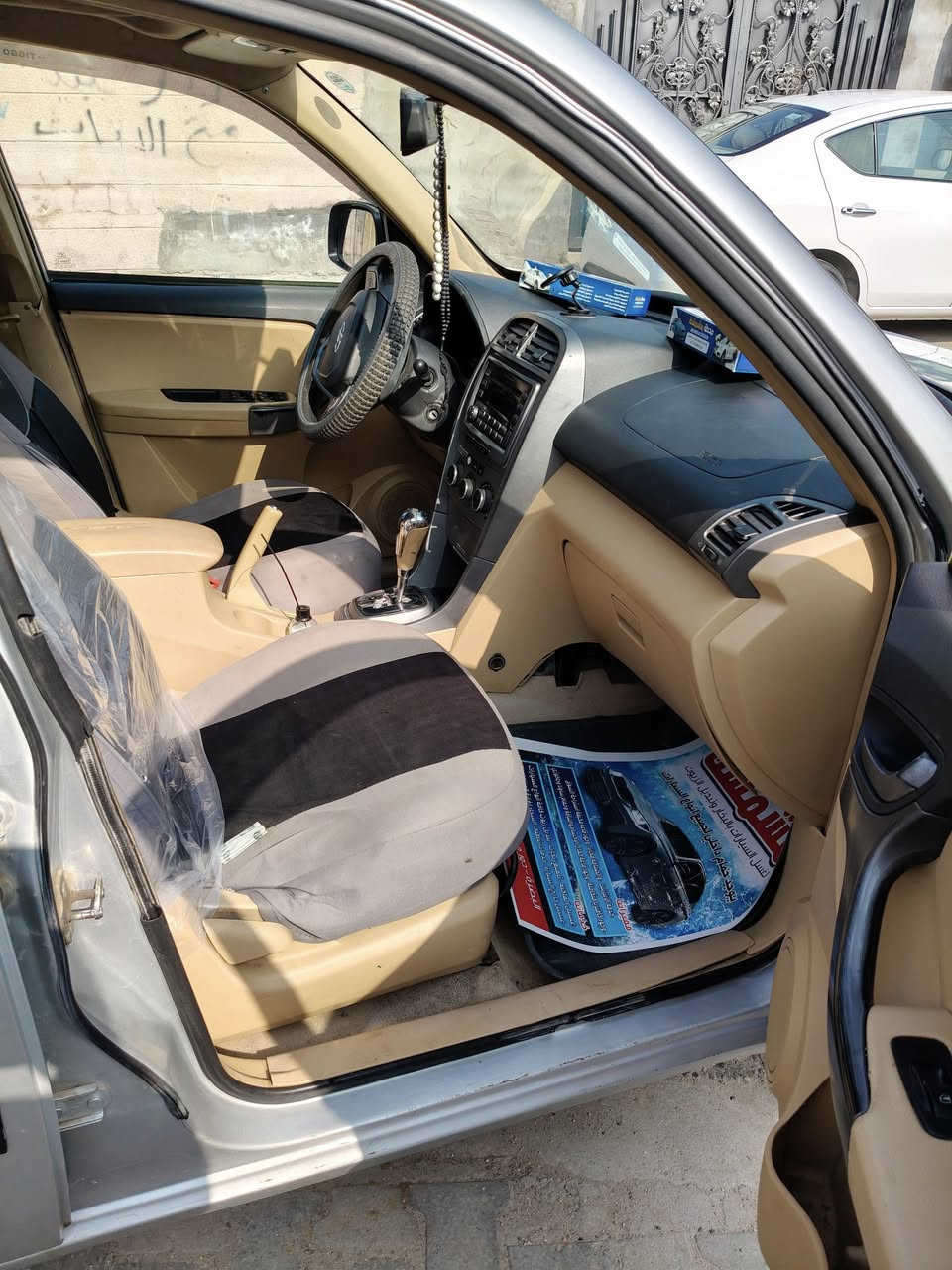 السلام عليكم 
سياره تيكو للبيع موديل 2013 سياره مكينه كير تبريد تدفئه كفاله خير من الله السياره وحلوه السنويه توه انتهت وشرط تحويل مكانها بصره الهارثه 
سعرها 55 وبيها مجال 
رقم الهاتف ***********
