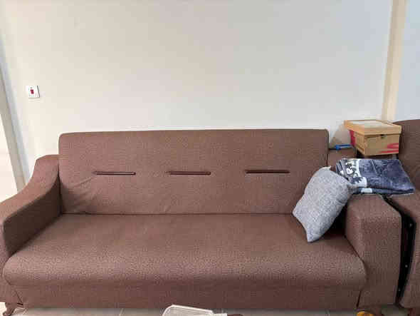 السلام عليكم تخم تركي درجة اولى ٧ مقاعد 
دوشمة جديدة ويرهم سرير ومخزن السعر ٢٥٠ الف
***********5
