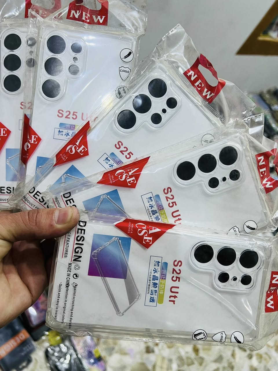 السلام عليكم اخوان كفرات للبيع تعزيلت محل 
ابيع اقل كميه 200 
كلها كفرات حديثة سعر الكفر 600دينار
رقمي لتواصل ***********
