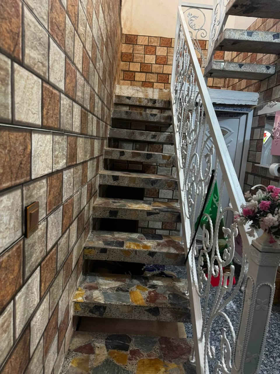 ياالله
السلام عليكم

يعلن مكتب الخبير للعقارات

وجود دار زراعي للبيع مساحه 125م طابقين

موقع الدار //حي الجامعه

مكونات الدار //استقبال ومطبخ وصاله وغرفه نوم ومجمع صحيات داخليه وخارجيه

الطابق الثاني //غرفتين نوم

السعررر//53مليون وقابل للتفاوض

للاستفسار الاتصال ***********
