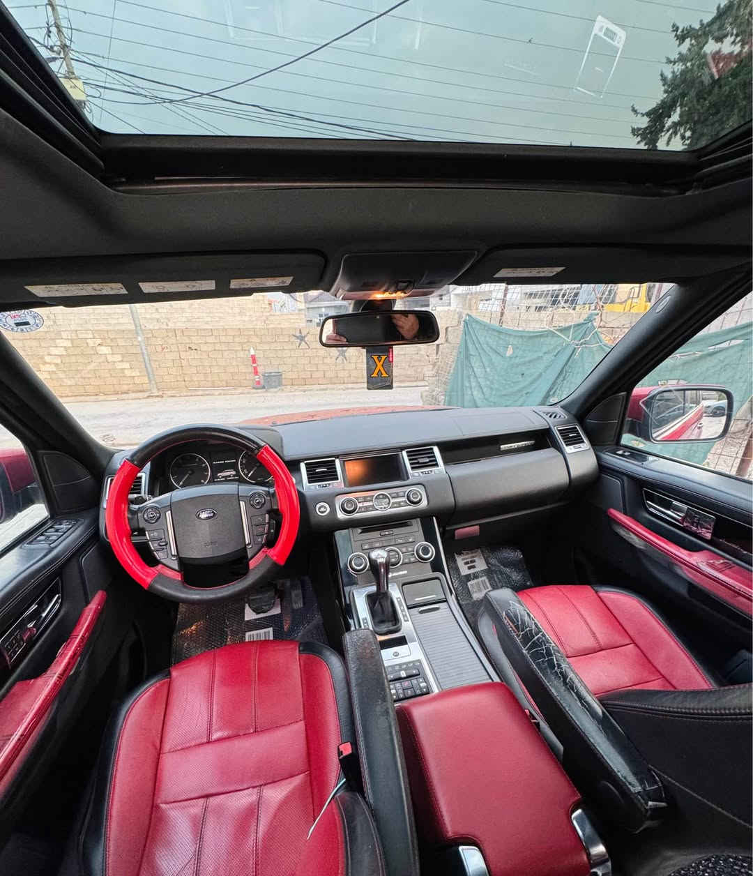 Range Rover sport
مواسەفات Autobiography واتا فول فول قەپات
مۆدیل ٢٠١٣ شەریکە سەردار زەمان ✅
کلین بێ بۆیاخ بێ شوخت ✅📦
١٠٧ هەزار رۆیشتیە ✅
٥ مۆدی لێ خورین 
٥ بەسمە 
رادار کامیرا ٣٦٠ حاسە هەر چوار دەوری
دەبڵ بەرز و نزم هەمووی بەشەرت
کەلە شاشە کۆنترۆل ئایپاد سیستەم سەماعەی harman kardon
گێر تۆماتیک عادی سپۆرت گێر شەفت 
سلایت ئاوێنە شەفت لید 
 ناو سۆر کوشن خەزن میمۆری هیتەر کارەبای 
سوکان هیتەر ڤۆلیۆم تحدید سرعە خەزن کارەبای 
تاخم تایە و ویلی لۆکە سپێری لۆکە 
سەیارەکە مواسەفاتی لە ژمار نایە
بەرد و کاتم و هەموی بەشەرت  
دەعامی لۆ دەعامی لۆ هیچ شتێک مەپرسە سەیارەکە وەک سفر وایە گێر و مەکینە و کارەبایەتی هەمو قەلبی مەزبوتە و بەشەرت 
رەقەم و سەنەوی نوێیە ژینگە و رێگاو بانی دراوە 
نرخی 165 وەرەقەیە و کەمێک مەجالی تێدایە 
ناونیشان هەولێر 
*********** أربيل, العراق
