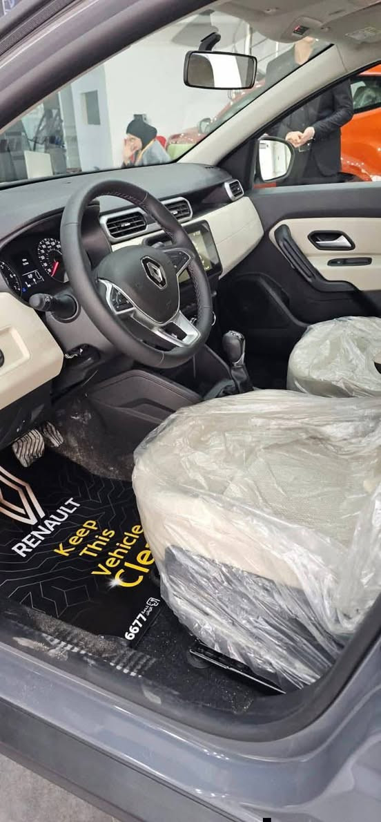 السلام عليكم للبيع رينو داستر موديل ب2025دون لوحات جاهزة للترقيم والتحويل  السيارة زيرو بأسمي من الشركة طلعتها ومحتاج اريد ابيعها السيارة مواصفاتها معروفه وسعرها 20  مليون وبيها مجال علما سعرها بالشركة 27 مكان البصره *********** السعر 20 مليون
