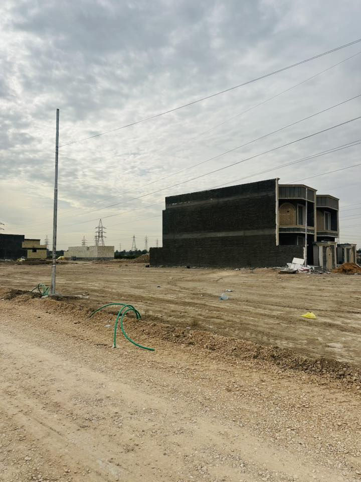 قطعة ارض 300 متر زراعي سند 25  ناحية الرشيد خلف مجمع الطرق والجسور ع شارع 8 متر تبعد عن الشارع العم 200 متر للبيع للاستفسار التواصل 
***********
