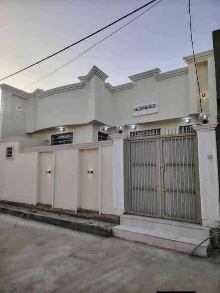 مكتب التساهل    عمود 282
‏‪0786 114 2584‬‏ بي واتساب

#بيت مساحه  150مربعه سعر💵 56💵وبيه مجال 
  م #طابو_زراعي  سند ٢٥
نجف مقابل ملحق قريه لغدير  مباشر مباشر 🤑   

غرفه 2// مطبخ// صاله// استقبال// صحيات خارج وداخل 

كراج

بناء ممتاز// اساس وسقف صب 
طابوق 🧱 جمهوري

كل البيت #سقوف_ثانويه

كل الخدمات موجوده 
مدارس 🏫 سوق #تبليط 

مقابل  قرية الغدير #مكتب التساهل عامود 282بظبط  ‏‪0786 114 2584‬‏واتساب عنوان نجف
