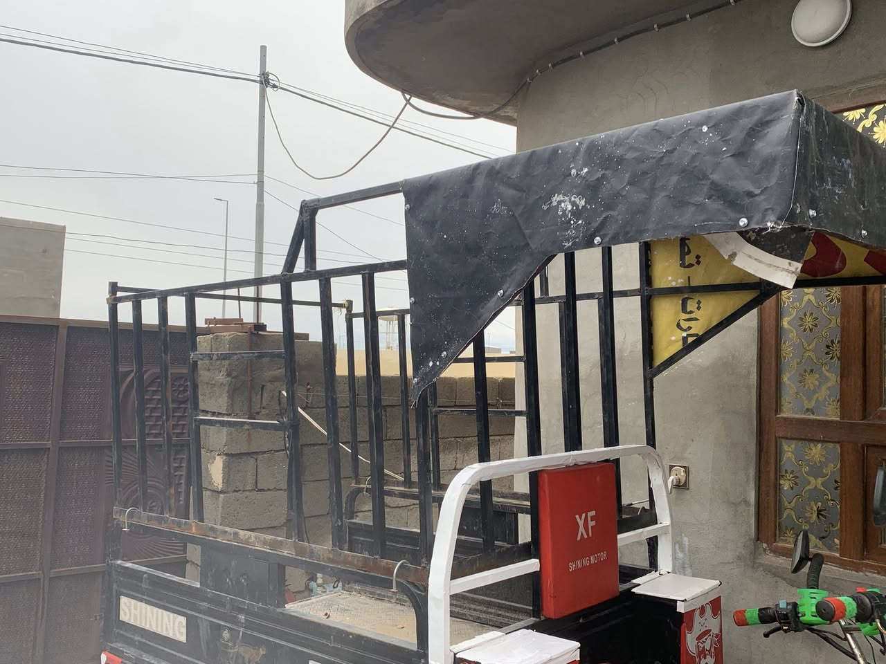 چنچ للبيع ٨٠ وبي مجال مكاني حويجه داخل ***********
