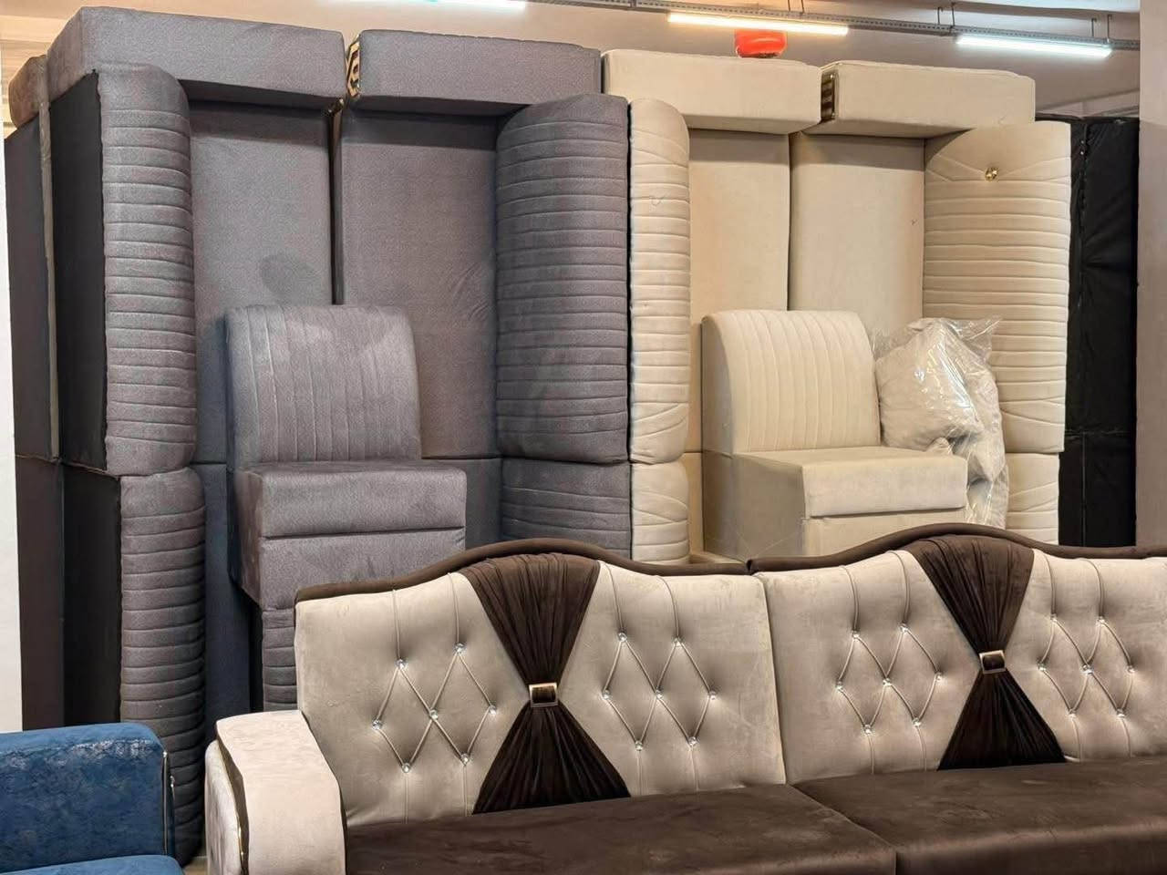 تخم ديوان حطاطه بلوك اسود مختلف الموديلات والالوان 

التاميم ركن المدينه معرض اثاث بيم 🌷
*********** الرمادي, الأنبار
