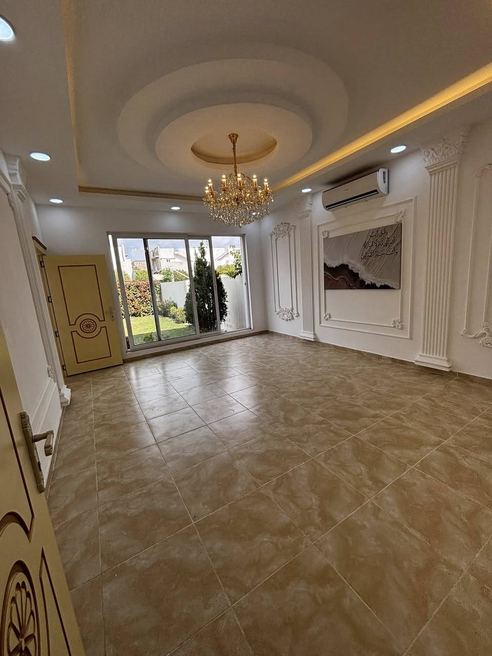 🏡✨ فرصة مميزة للسكن الراقي 

بمساحة كبيرة 268 م 

بيت للبيع في مجمع لانة ستي 🌿 

🔹 المساحة واسعة ومناسبة للعائلة  
🔹 تشطيبات حديثة واثاث مرتب
🔹 أمن وحراسة على مدار الساعة  
🔹 قريب من المدارس، الأسواق، والخدمات الأساسية  

💫 إذا كنت تبحث عن منزل يجمع بين الفخامة والهدوء، فهذا هو خيارك الأمثل.

📞 للاستفسار والحجز، تواصل معنا الآن ولا تفوّت الفرصة 

***********
