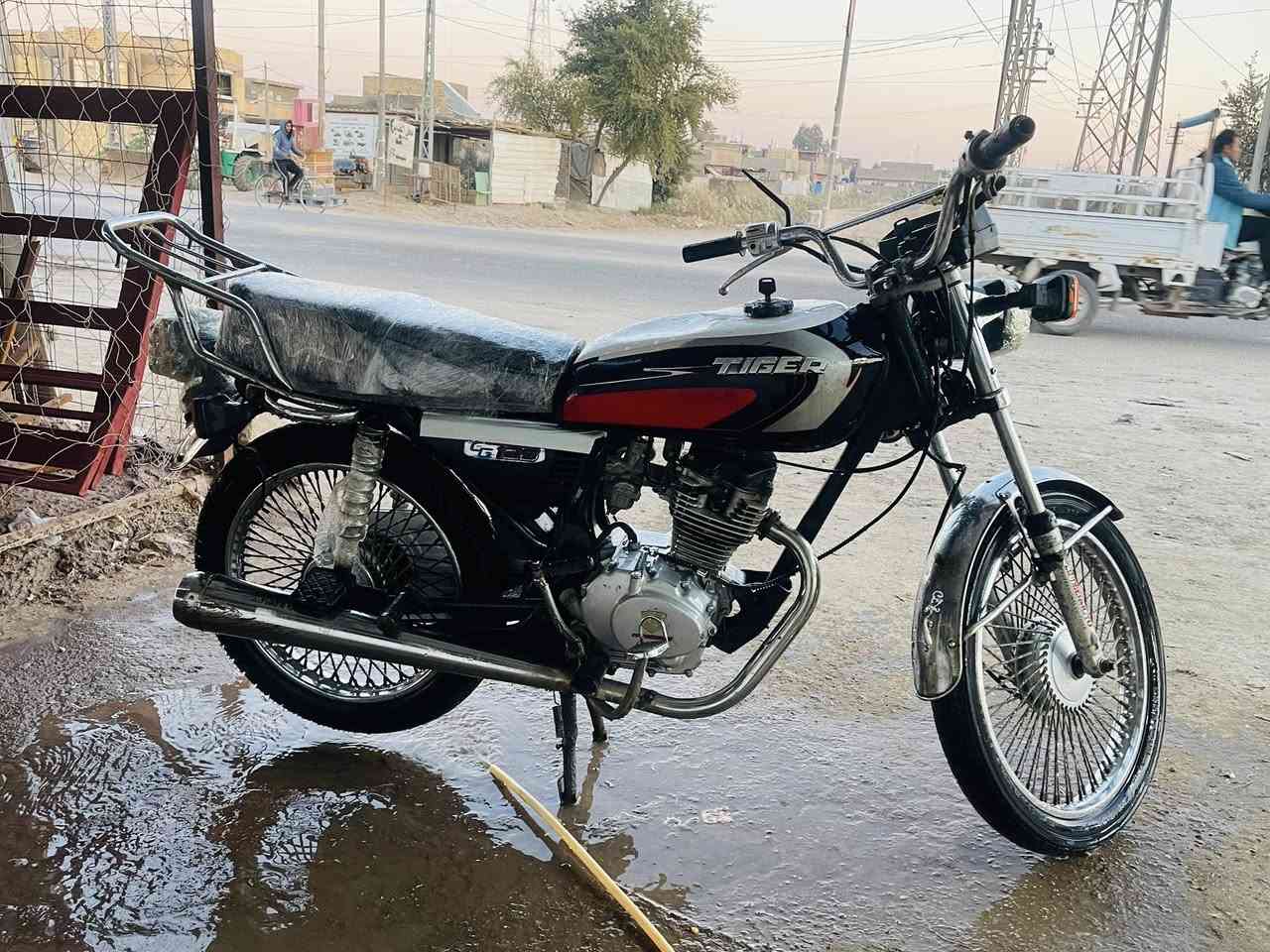 الله سلام عليكم تايكر 2023 شكل القديم مبدل بيها ولفات دراجه حلوه وبيها بس الشاير ممربوطات لان كله جديد سعرها 440،قفل قفل قفل مكاني بابل قضاء الكفل وشراي يشلع عيوني ماتفيدك عوفها لا تكسر بحلال ناس *********** هاذا رقمي واني خادم
