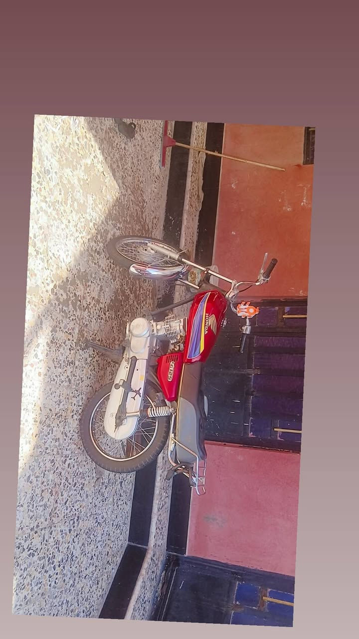 سلام عليكم دراجه نامه شلامجه الصلي  وراق مديل 2021  مكينه جديده مبدل بيه بس كلجات  السعر 900واساب***********
