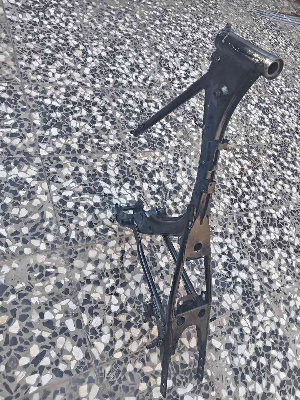 سلام عليكم شاصي للبيع بدون وراق مكفول السعر خاص الشراي تصل عله رقم *********** المكان ابو رمانه قرب طاقه كهرباء
