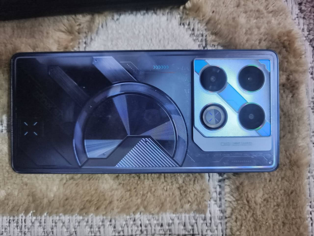 السلام عليكم 
من رخصة الادمن سعرة 260 وبي مجال 
جهاز انفنكس جي تي 20 برو 
ذاكرة 256 
عشوائية 12+12
معالج يشغل بوبجي 120 فريم
كامرة 108ميگابكسل صورة واضحة ومحترمة 
بطارية 5000 جهاز محافظ علية 

الملحقات: 
1-كارتونة مال الجهاز 
2-شاحنة وكيبل 45واط مالتة الاصلي يدعم الشحن السريع
3-سماعة تايبسي اصلي 
5-مبرد العاب 
6-كفر مال الشركة + كفر درع 
***********
