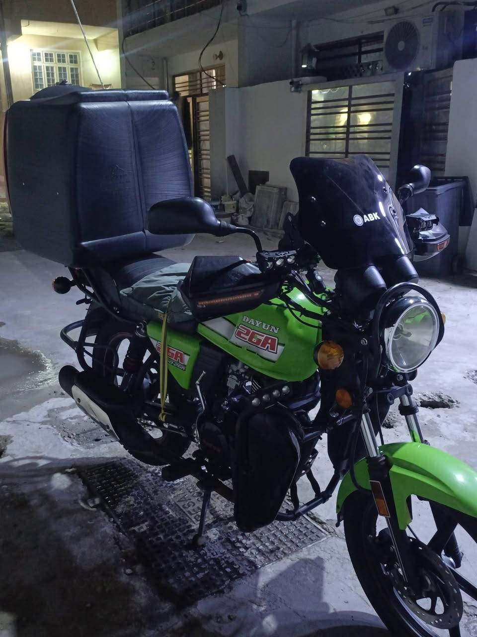 السلام عليكم ورحمه الله سنويه سنويه
دراجة دايوان 26A 
الون أخضر 
موديل 2023 
مكينه 200cc
دراجه خير من الله بيها ملاحضات بسيطه كلش رقمها بابل مشروع وطني مكينه مكفوله من فتحه برغي كفاله وعليها اضافات لايت زينون وجامه اماميه واقيات هوائيه استاند موبايل فدراليات خلفيه وصندوق دلفري واريل الوان السعر 2,350 بيها مجال شي بسيط كلش *********** للاتصال
