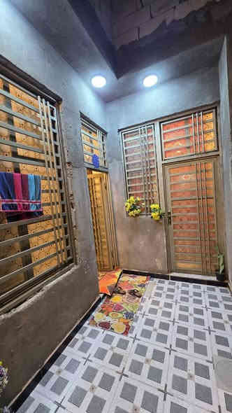 يعلن مكتب عقارات الرحمن عن توفر دار للبيع في شط العرب الجزيره اليوبه قرب مدرسه الصقر شارع الملعب مساحه الدار 100 ركن قاطين بناء درجه اولى الرض قلع والشوارع 10متر يتكون الدار من 4غرف ومطبخ وديوان وصاله وصحيات داخليه وخارجيه مثل ماواضح في الصور سعر الدار 85 معا الثاث وبي مجال للاستفسار الاتصال *********** عنوان المكتب عقارات الرحمن شارع الثامريه قرب مدرسه الثامريه الاهليه
