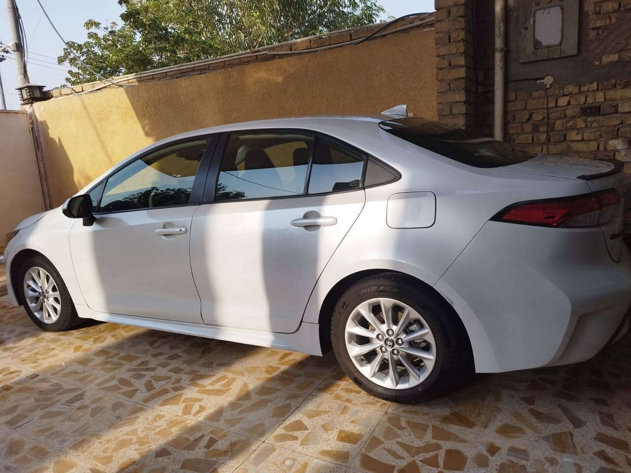 السلام عليكم كورلا 2022 رقم بغداد وارد امريكي LE بصمه حادثها موضح بالصور دواخل سليمه ايرباكات سليمه ماطاكه بجم كبس مابيها اي نقص سونارها موجود السعر 164 وبيها مجال مكانها الكوت رقم صاحب السياره ***********
