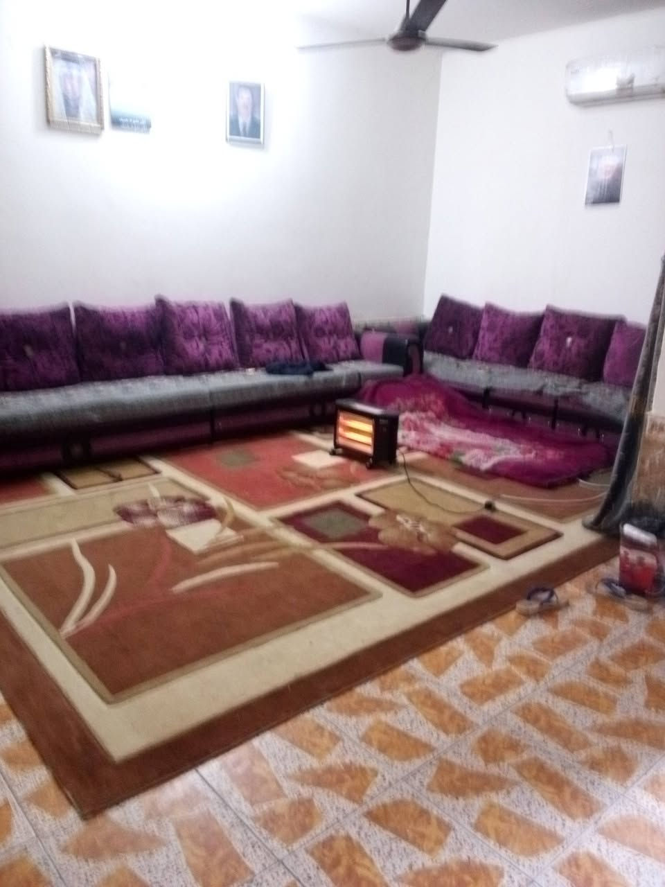 بيت للبيع بمنطقه العگر الشرقي بشارع عميد موسى بناء طابوق مساحته ٢٢٠ رقم بيه وات ساب ***********
