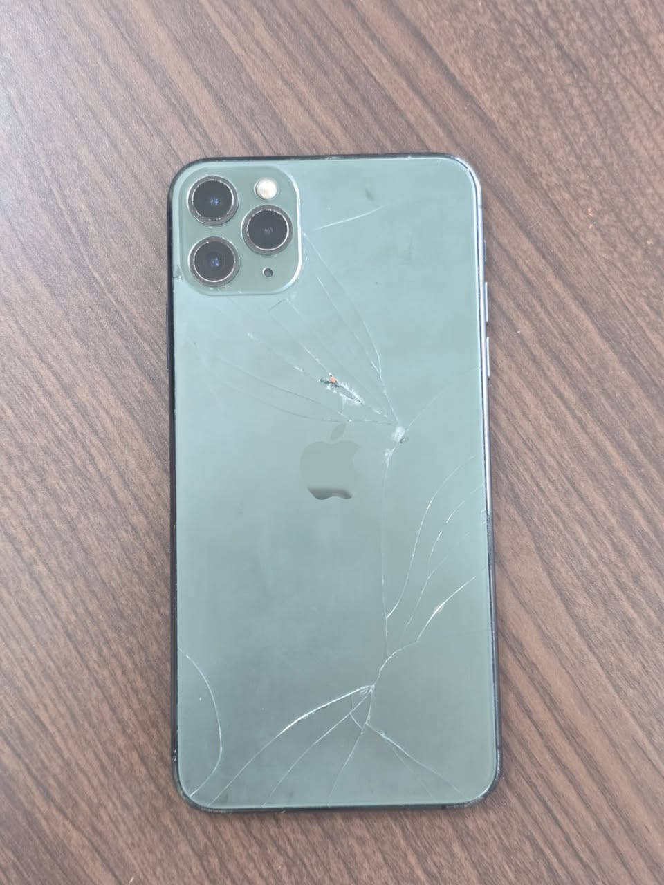 ايفون 11برو ماكس
ذاكرة 256
بطارية 85 
الضهر مفطور فقط جهاز مكفول ما مبدل اي شي بي 
السعر 375 و بي مجال 
مكاني بغداد الامين الثانية 
***********
