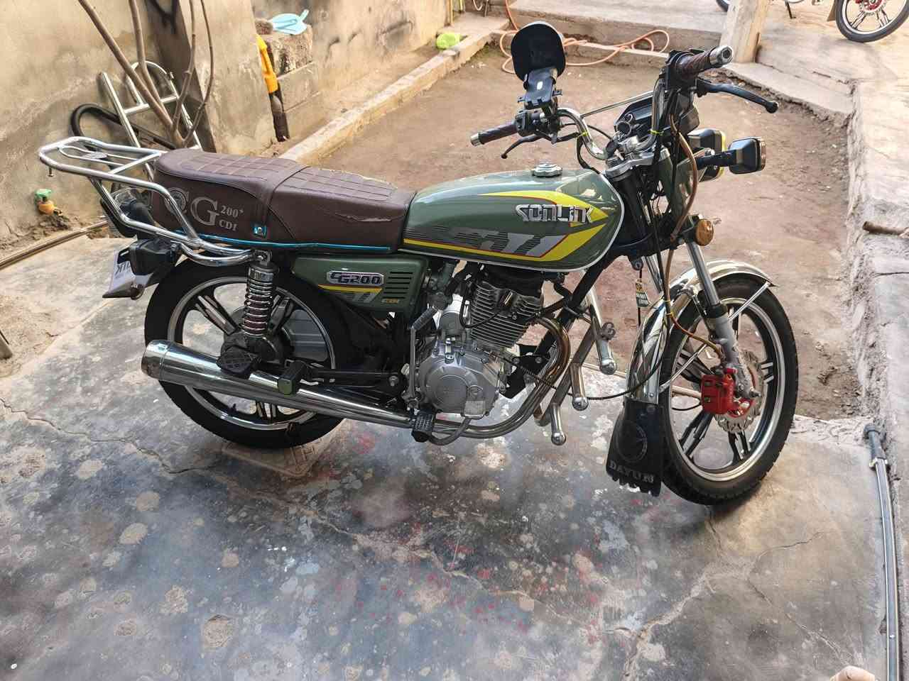 سولنك موديل 24 محرك 200cc اصل شلعه معدل فول اوراق منفيس بيه دراجه نظيفه مال جناي نقصه باتري ظعيف تايرات جدد كهربائيات شغاله.. العنوان فلوجه شهداء.. السعر 750....***********
