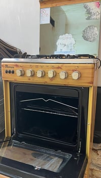 طباخ • نظيف • فرن شغال