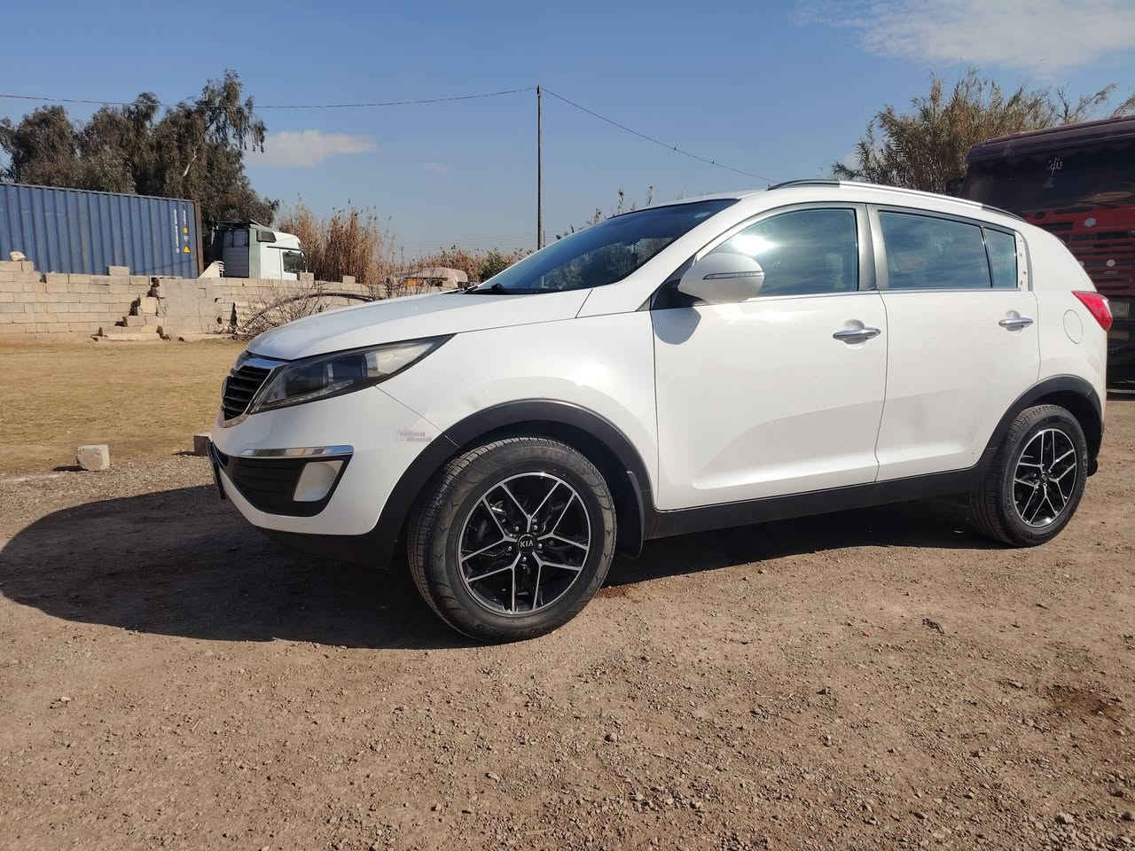 السلام عليكم للبيع كيا سبورتج ٢٠١١ رقم سليمانيه بارد براس الجاملغ صفحه اليمنه مقدار شبر والباقي مكفول شرط السونار للاستفسار اتصل ***********
