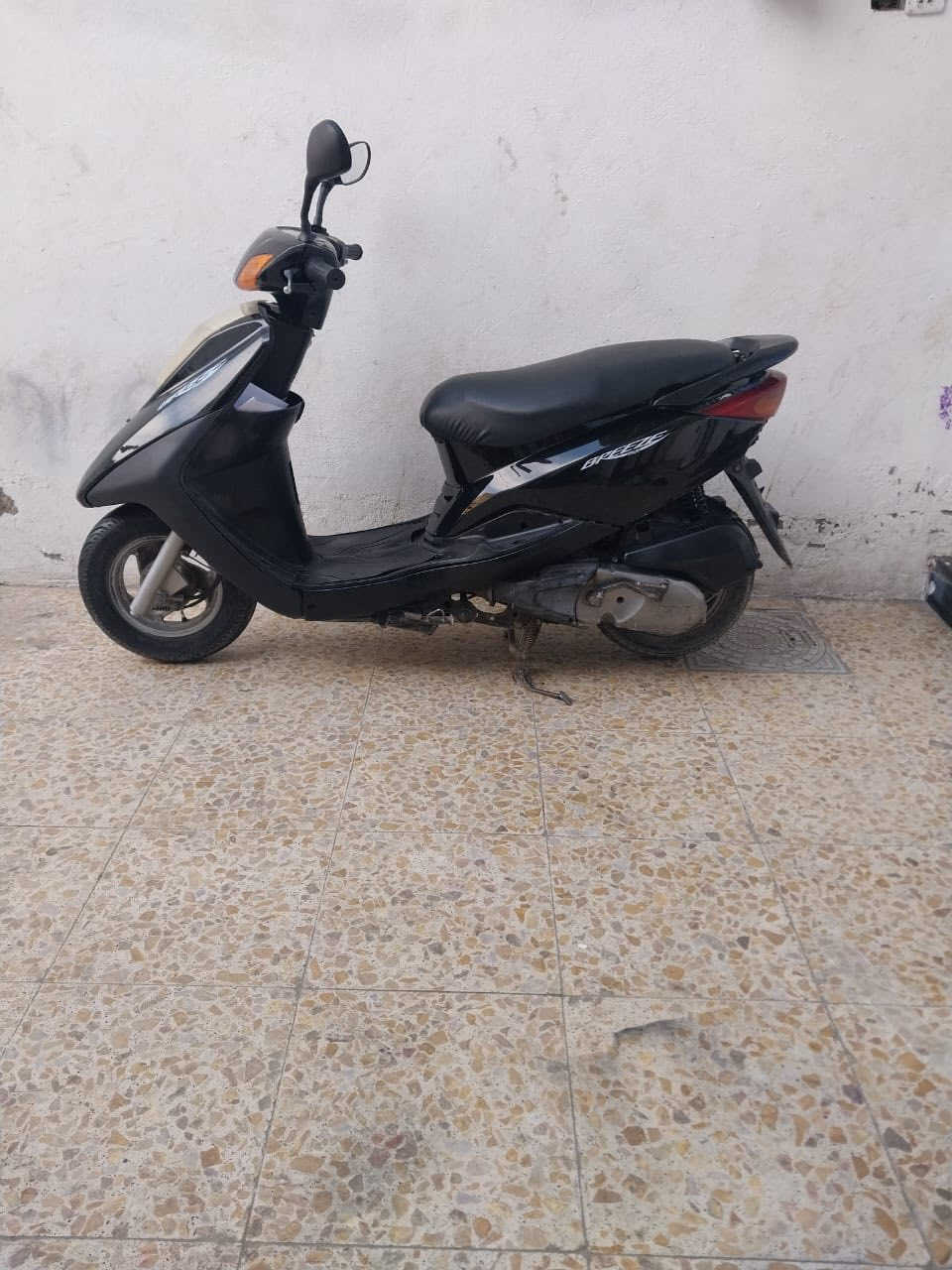 سلام عليكم للبيع بريز ياباني نكره سلف مكينه مكفوله ابد ما مفتوحه كهربيات شغاله كابريتر بلادي والسعر ٤٧٥ مكان بغداد بلديات أوراق كامله  دراجه جديده نتصل *********** خاص ما جاواب
