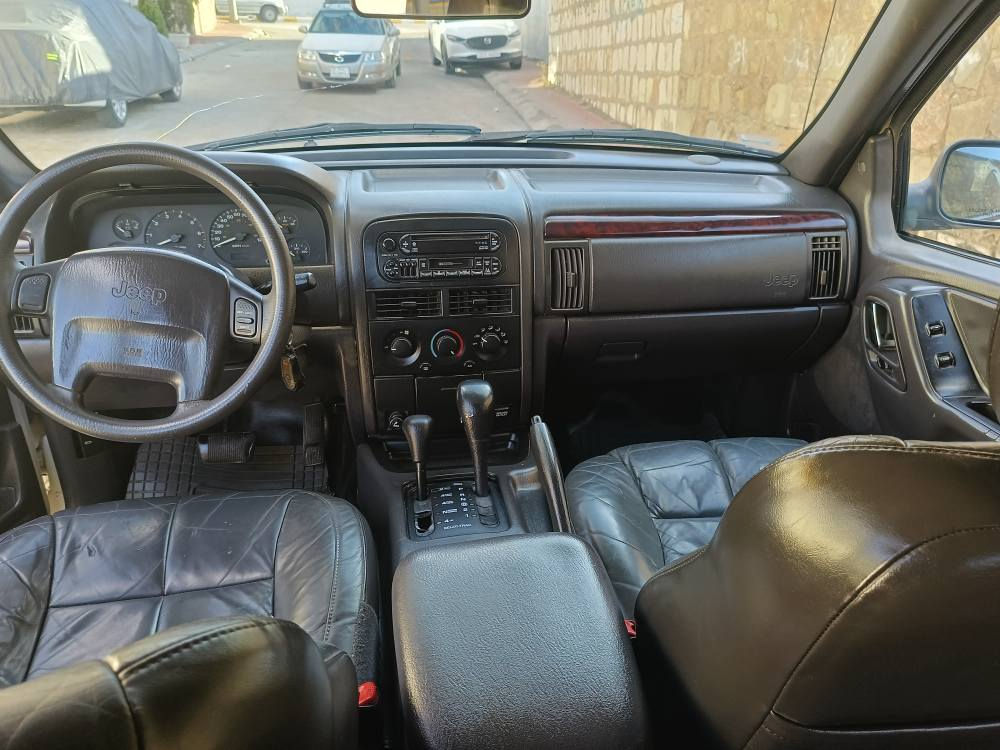 جيب لاريدوو موود 2000بوو فروشتن اتووماتيك ده بل اكسل جوارجام كاره با مه ر كه زي كونتروول  كووشن كاره با جلدجوار تاي تازه كيروومه كينه ي به شه رت بي بووياخ ده عوولي دراووي نييه فه حسوو سه نه وي ره قه مي تا زه تا 2028سعري 78كه لا كه ميك معا مه له زم *********** السليمانية, العراق
