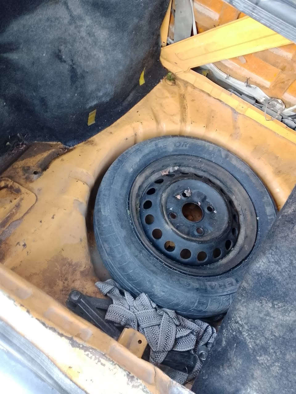 سلام عليكم ورحمه
لبيع سايبا 2015رقم بغداد 
1،كير مكينه خير من الله 
2,تخم تاير باتري جديد كهربائيات شغاله كله 
3صدر خلفي أمامي جديد 
4,تبريد شغال 
5،تخم سماعه بلوتوث 
6،منظومه زنونه
7,بيه ضربه بل جنطه 
8,سنويه ساقطه
9,كشره حلوه مقبول 
10هيىه غرامات اصفره كدامك 
11,راعيهه بشارع 60يمني 
12, سعره 33بيه مجال حك جيه غير هذا ماكو
13،بور سترين عطال
14, بغداد دوره شارع محكمه ***********
بي وتساب
