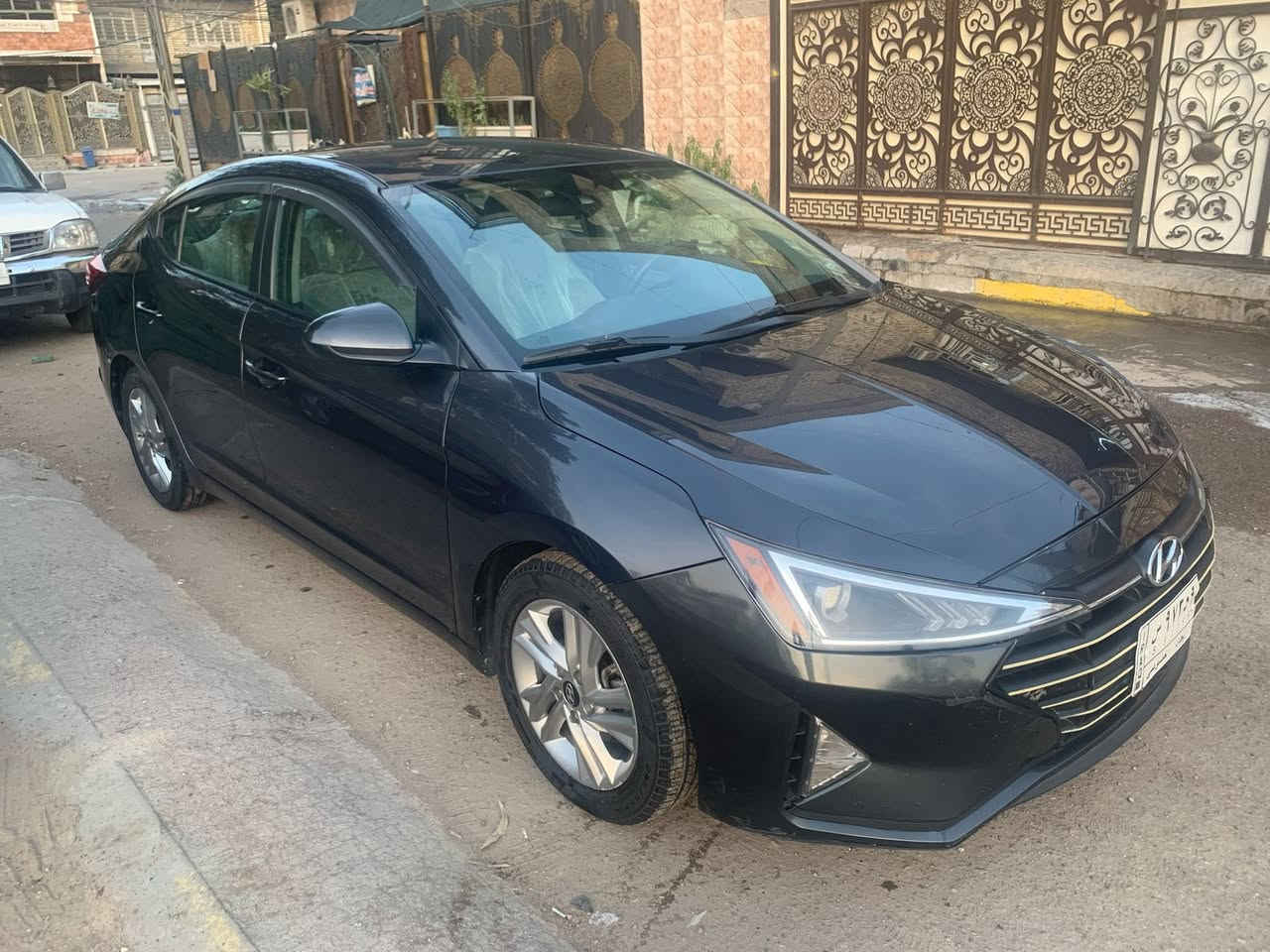 النترا  2020 بغداد باسمي 
السيارة جديده جدا جدا ، ترايها مال زيرو . 
السياره كلين وليبل واحد كلها على وضع الشركه ، حادثها الويل الامامي وربع من الدعاميه الاماميه ونفس الدعاميه مصلحه وشادينها ، ايرباك الدركه فقط طاك . 
وشرط تفحص وين مايعجبك … 

المواصفات :  
- المحرك 2000 دوش والكير مكفولات . 
- 3 انظمة قياده Sport/Normal/Smart
- فول تحكمات استيرن  
- شاشة كبيره تدعم ابل كار بلي 
- دشبول لونين المرغوب 
- خرائط Gps 📌
- رادار امامي خلفي 🚷 
- اوتو بريك (توقف ذاتي عند الاقتراب )
- كروز مثبت سرعه
- مانع انزلاق 
- تحديد مسار 
- كامرة دواره 
- ويل كب / 4 دسك / Abs
- تبريد بيانو 

السعر 139وبيها مجال 
السياره موجوده بغداد حي اور 
الهاتف ***********
