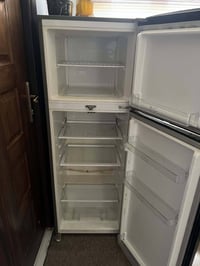 ثلاجه • نضيف • شغاله