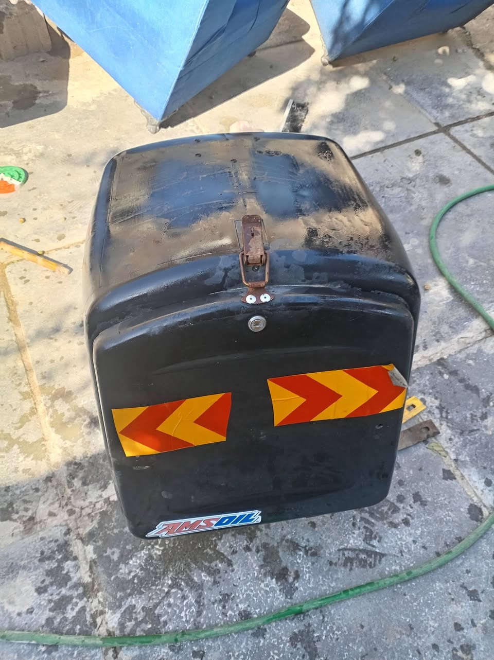 السلام عليكم للبيع صندوك مال دلفري نضيف كامل حتى الراصطه والسبرنكات وياه سماعات بيه السعر ٤٠ بغداد العبيدي هاتف *********** ابو احمد
