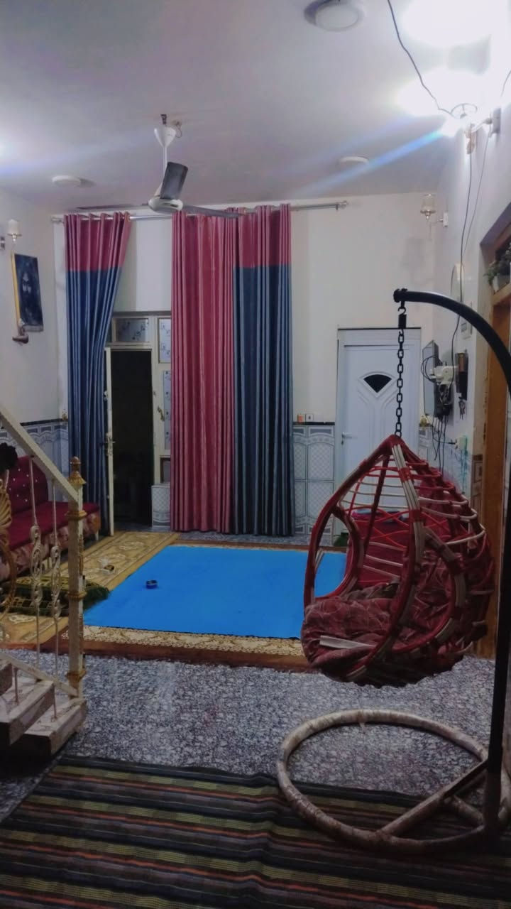 دار للبيع مساحته  180متر  طابو زراعي سند 25 تحويل مباشر بسم مشتري ع طريق المعاره تعبر صوره مال البزل شويه يبعد عن شارع العام 50متر بناء حديث طابوك وصب كونكريت متكون من 
غرفه نوم  عدد 2 
صاله 4*8
مطبخ 5*5 + مطبخ بارد  
استقبال 4*6
مجمع صحيات داخليه وخارجيه علمن لبيت جاهز من كل شي  
سعره  58 وبيها مجال شي بسيط 
أي استفسار الاتصال على الرقم التالي *********** واتساب بيه
