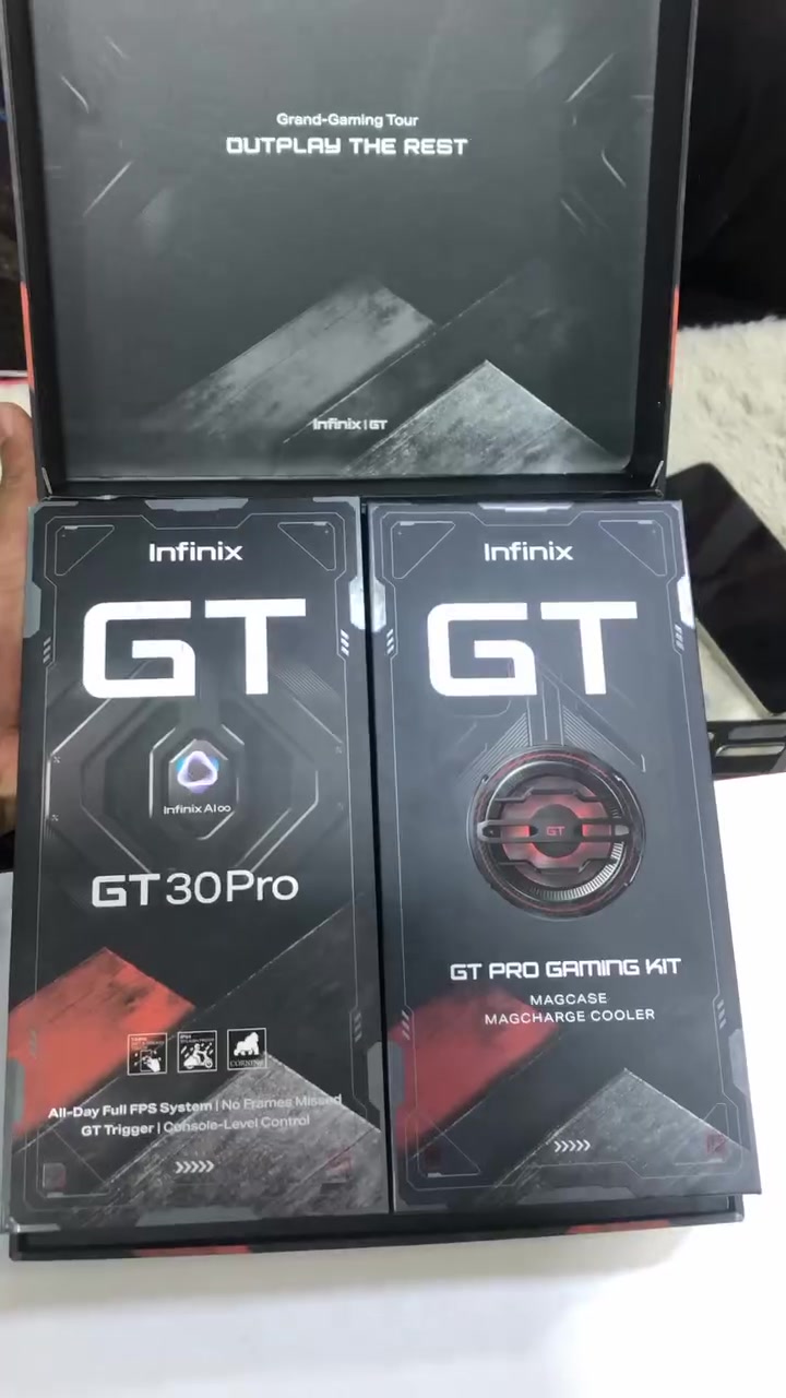 السلام وعليكم
جهاز GT 30 pro جهاز نسخة خاصة 
نسخة اليوتيوبرز 
يجي مع بوكس كبير يحتوي على بوكس الهاتف + بوكس فريز تبريد 
المعالج: Dimensity 8350 ultimate
البطارية: 5500 mAh
الشاحن: 45 سلكي. 30 لاسلكي
الذاكره والرام: 12- 512 ذاكرة عملاقة 
الكاميرا الخلفية:  108M+8M
الكاميرا الامامية: 13M
الشاشة: AMOLED
التردد: 144هرتز
استعمال ايام قليلة جدا اوبن بوكس 
للبيع السعر 475 الف واتساب ***********
