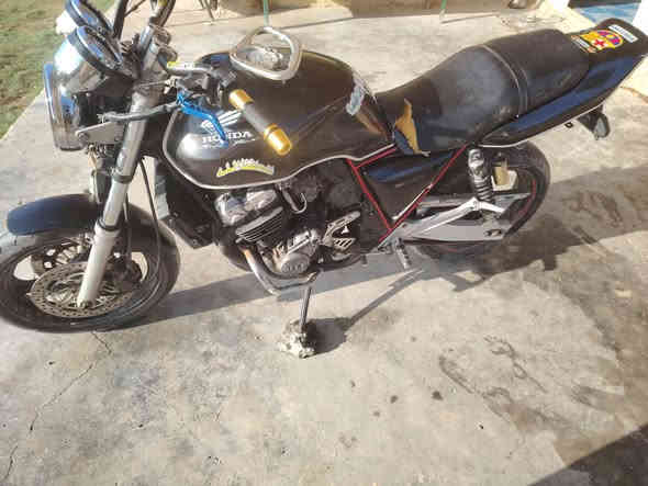 السلام عليكم
دراجه للبيع SB4
محرك على الفحص كهربائيات كله شغاله محرك400 تعبر 180 بطناش123السعر مليون وأربع ميه 1،400 وبيه مجال
الرقم ***********
