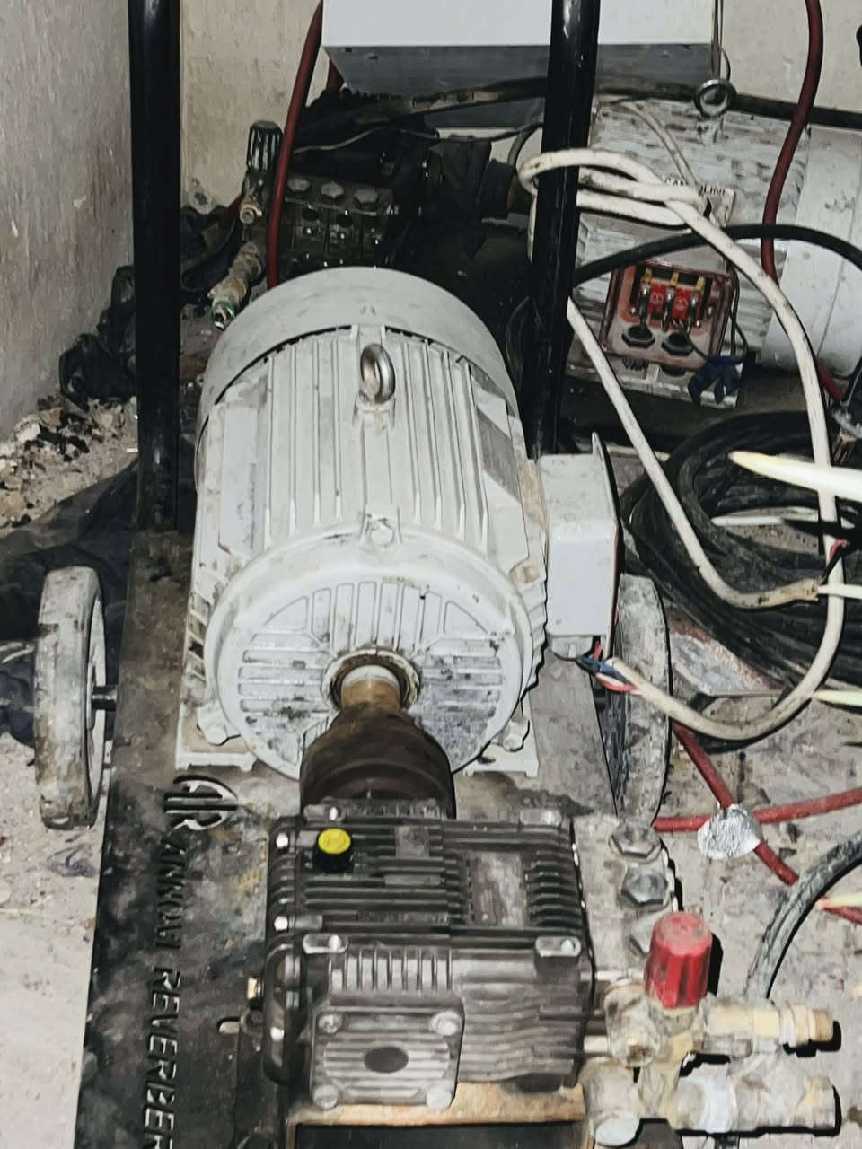 ماطور غسيل ضاغطه. 250بار. ماطور 10حصان. اخو جديد مستعمل لمدت شهر ١فقط المكان بصره زبير 

الرقم***********
