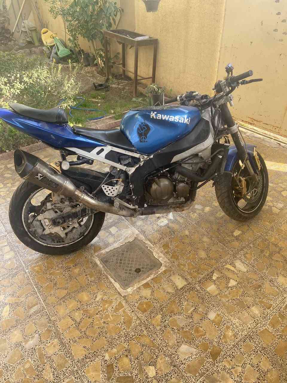 دراجه نوع كاوسكي 2004الدراجه كامل كفراته وتخم تاير جديد دهن جديد السعر ٢٢بي مجال للشراي فقط دون وعود كاذبه ولا دوخني و لا دوخك الرقم ***********عنوان تكريت
