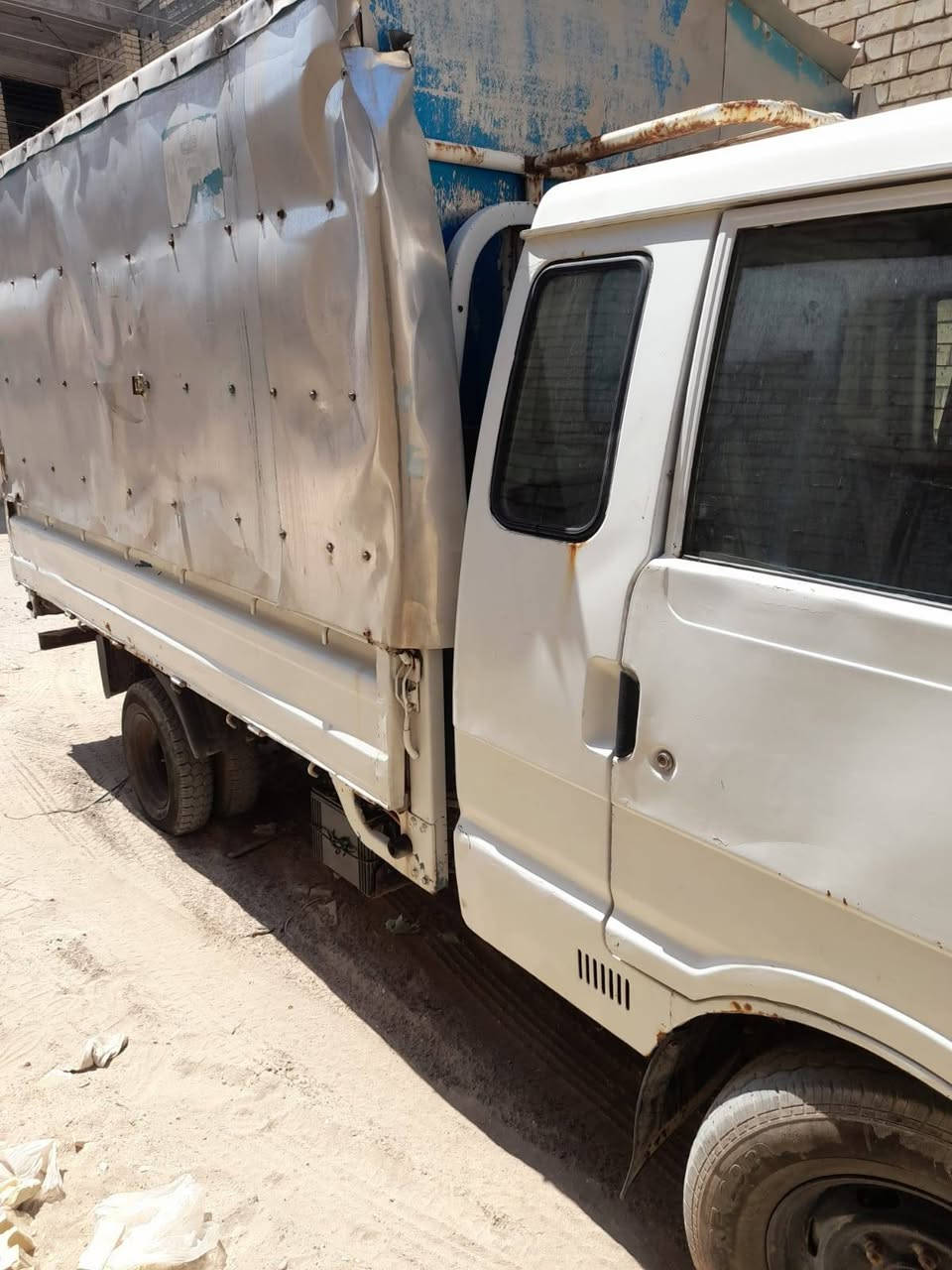 السلام عليكم كيا حمل للبيع موديل 94 سنويه ساقطه ورقم الشاصي ممسوح سعرها 50 رقم الهاتف***********
