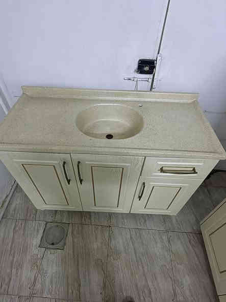 کەونتەر لۆک
٢مەترو نیو  مخسەل ١مەترو ٣٠  دارگای بالۆن پرێس ناو ئەلەمنیوم مەوادی ئەسلی شوێن هەولێر ***********
نرخ ٥٠٠هەزار تب ١٠$ تێجوە
