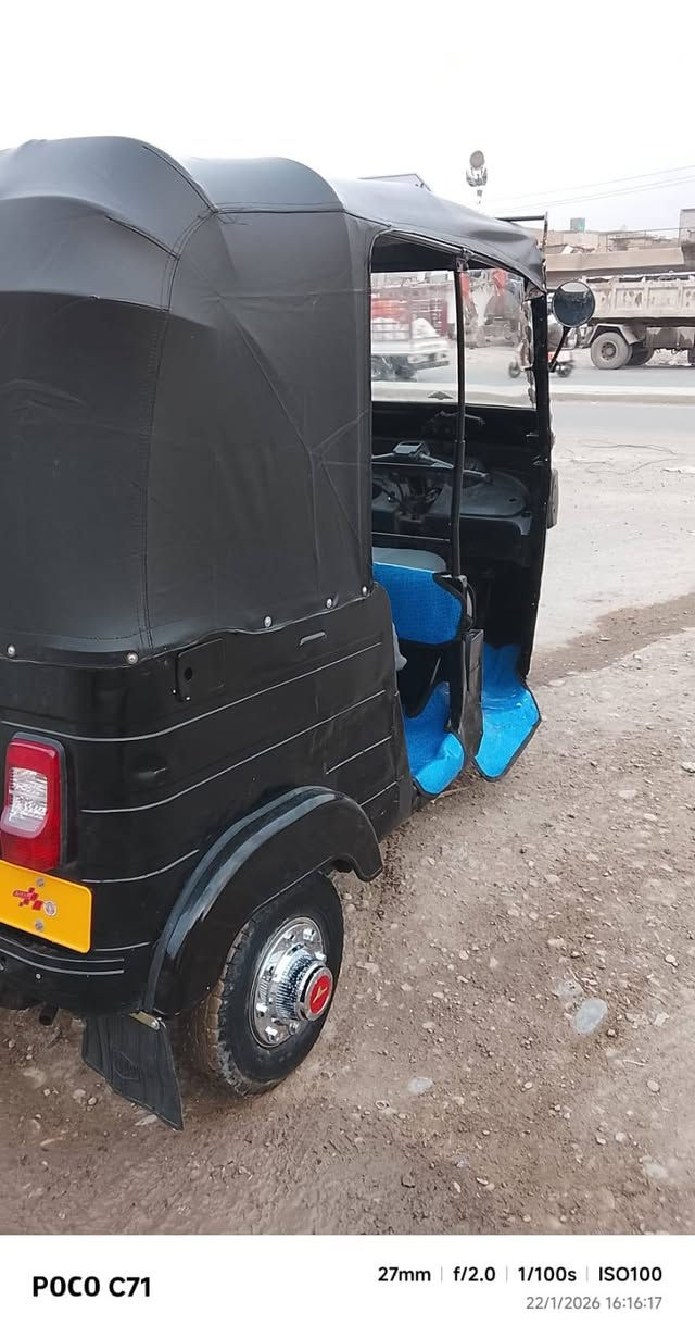 سلام عليكم تكتك موديل ١٧ محرك مال ٢٠ تخم تاير جاهزه من كلشي أوراق اصولي سعر ٣ مليون وبيه مجال حك الجيه *********** بغداد مدينه الصدر
