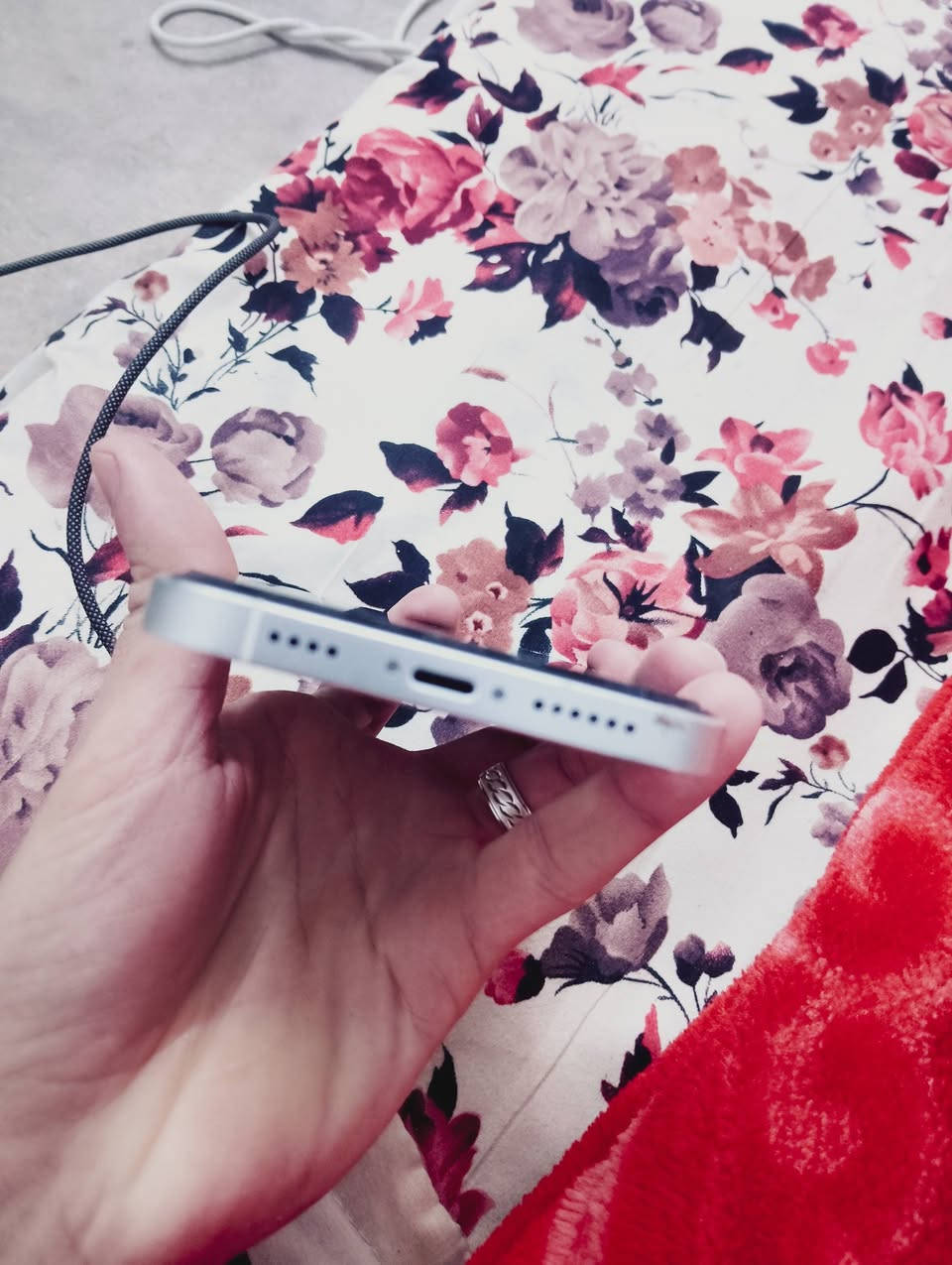 ايفون xR محور 17 برو ماكس للبيع
نضيف الفطور بالزكه نضيف من كل النواحي 
بطاريته 86
العنوان بغداد الدوره 
رقم الهاتف ***********
السعر 250 الف
