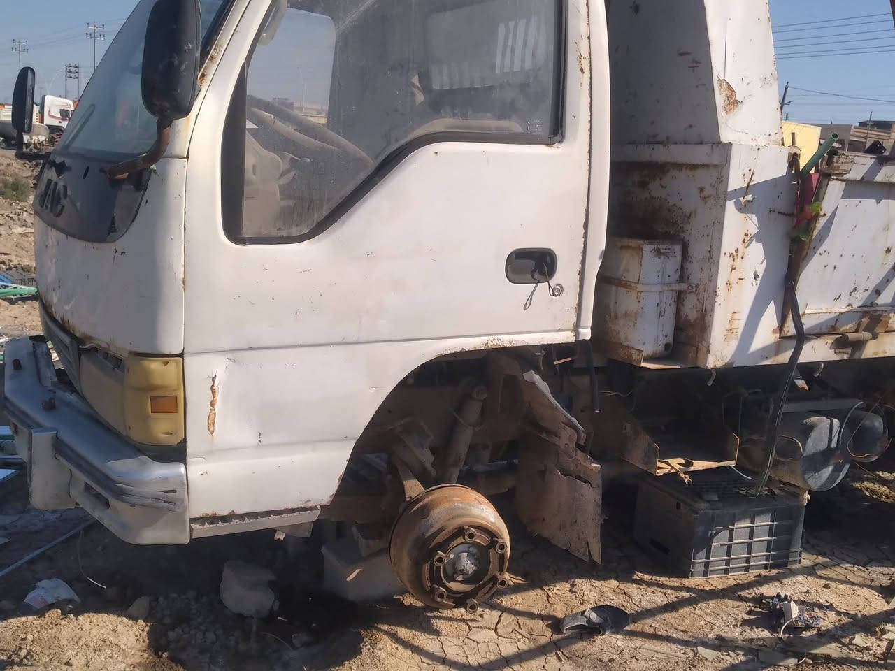 سلام عليكم للبيع جاك صيني ٢٠٠٧ تحويل شرط مابيه لا مكينه و لا كير بدي وقماره نضيفات مكاني البصره نتصال عله الرقم ***********
