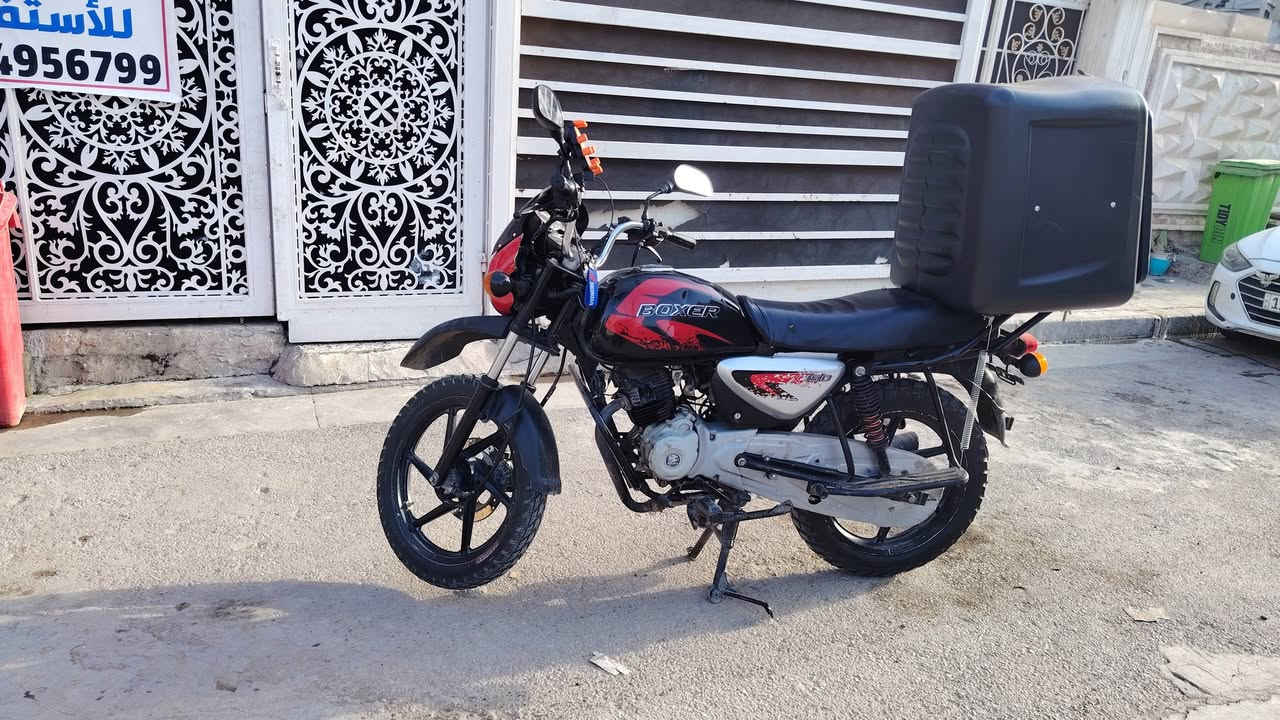 سلام عليكم دراجه بوكسر مديل ٢٢ الدراجه خير من الله مكينه قويه تاير خلفي جديد زنجيل ابو الربل جديد ابريكات امامي خلفي جديد لبارحه بدلتهن ثنينهن الصندوك وياه كبل للشغل تطلع اوراقه موجودات بس تبللن تاخن يعني ابيع بدون اوراق بس اسويلك مكاتبه وكفلك من سرقه تاخذه من باب البيت سعر الدراجه مليون و ميه 1100 وبيه مجال للشراي متوازي عليه مكاني بغداد حي الجهاد خلف مجمع النسيم  هاذ رقمي ***********
