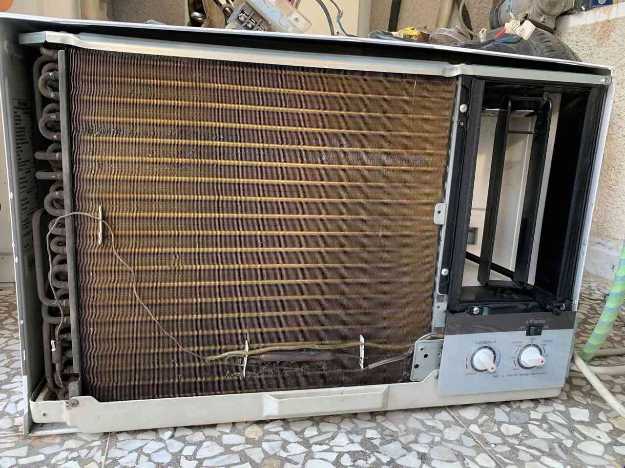 السلام عليكم مكيف 2 طن نوعيته كري الحديث استخدام قليل جداً نظافه 95٪ غازه 410 لاديتر  ثلاث سراوات من الخلف بل حقيقه احله من الصوره سعره 300 وبي مجال بسيط العنوان بغداد 
للاتصال ***********
