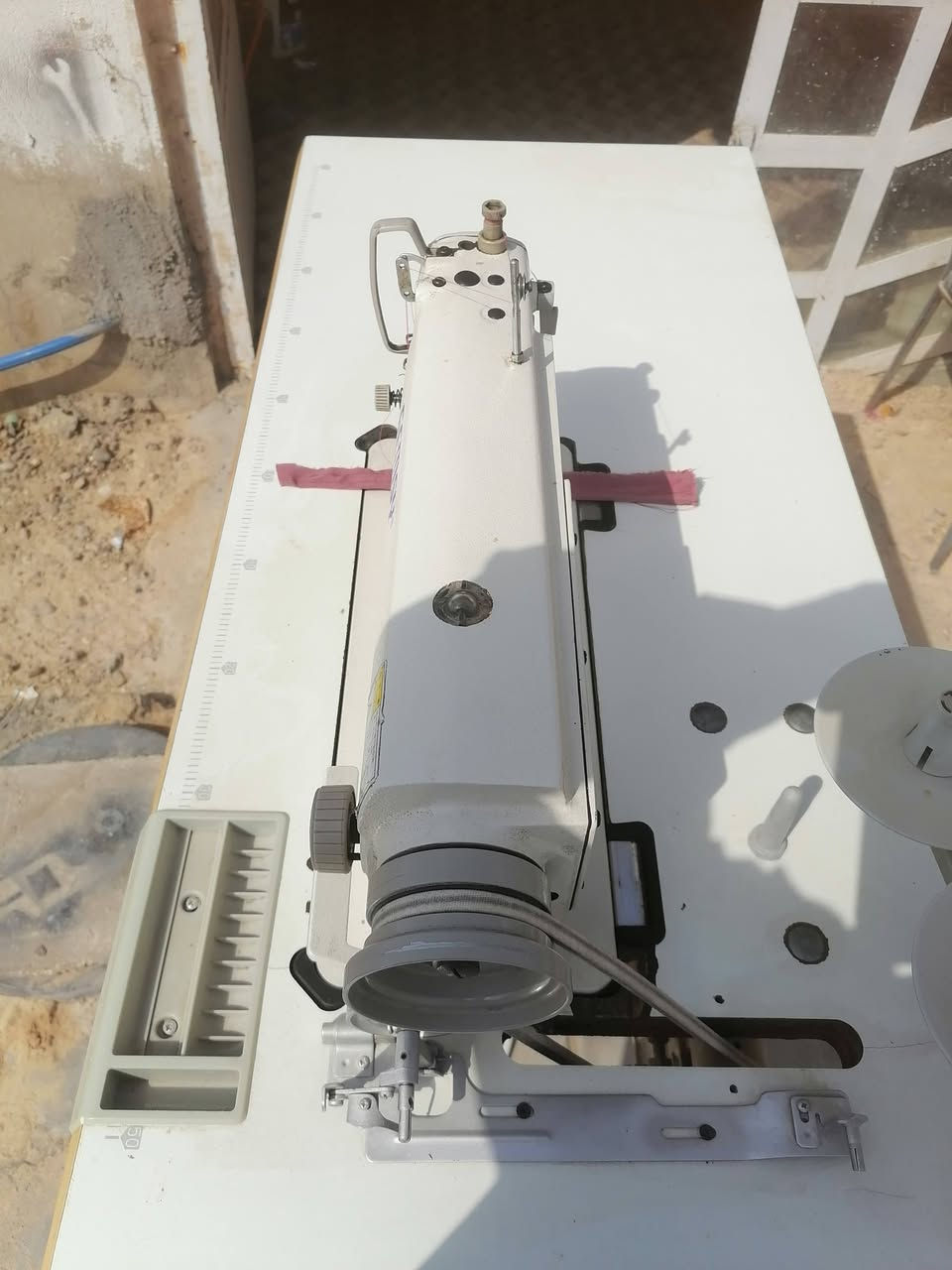 السلام عليكم مكينه صناعي جمسي حفر اصلي نظيفه جدا تخيط جميع انواع الأقمشة والفيزون العنوان الطارميه مقابل جامع الكيلاني السعر ٢٥٠ الف وبيها مجال تصال *********** ***********َ
