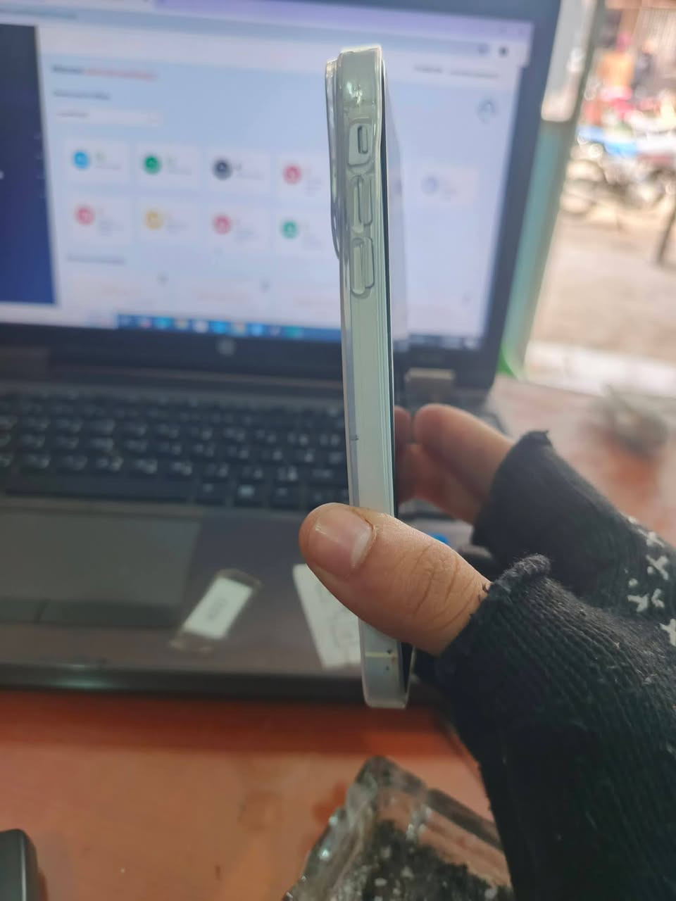 � ايفون XR للبيع

 • محوّل إلى iOS 17 Pro
 • الذاكرة: 64GB
 • الجهاز نظيف ويعمل بكفاءة
   .  مبدل بطاريه وكاله 
السعر 140 وبي مجال
📍 مكتب ياسين للإنترنت
📞 ***********
